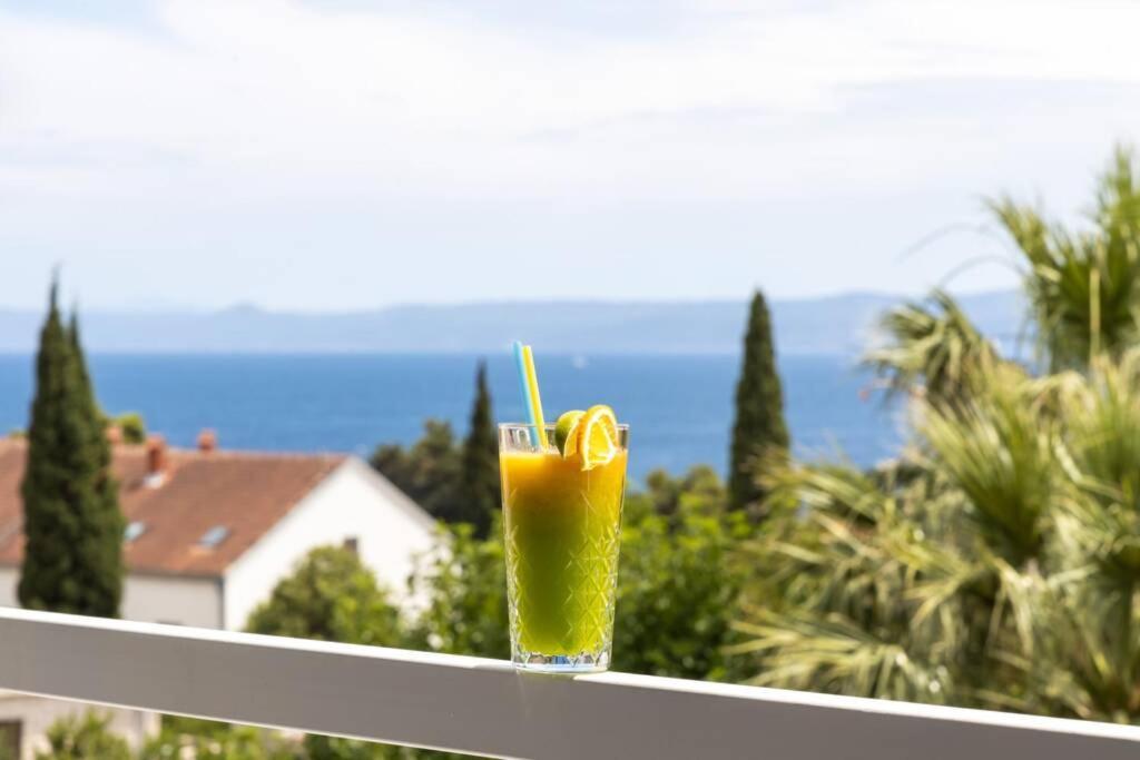 Holiday In Bol **** Yellow 외부 사진